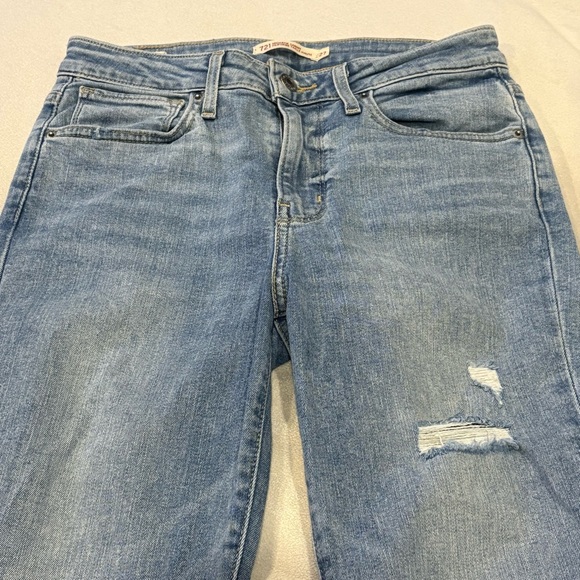 Levi’s Sz 27 Women's Light Blue Distressed Jeans - Picture 3 of 11